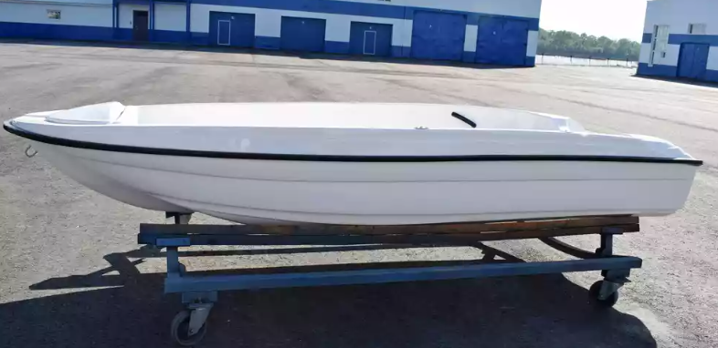 Стеклопластиковая лодка Пингвин (тримаран) в Иркутске