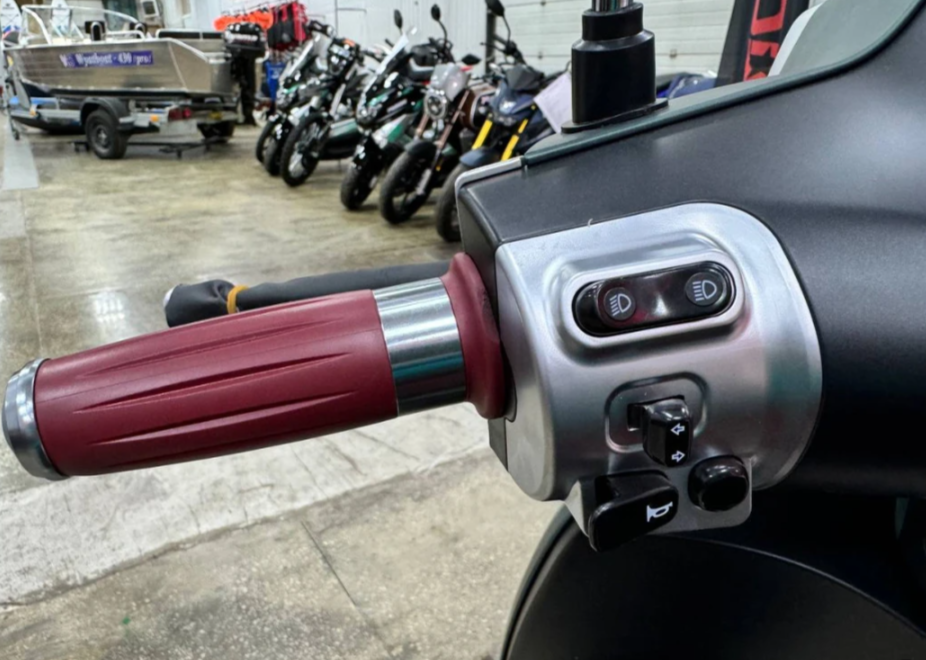 Скутер PROMAX Miami 240 (49) в Иркутске