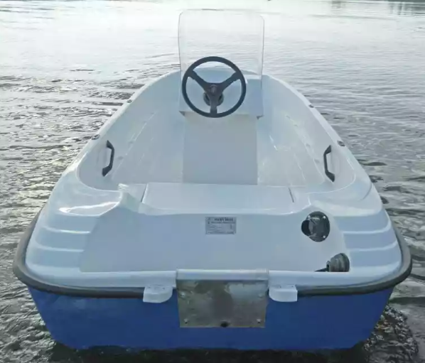 Стеклопластиковая лодка Пингвин с консолью (тримаран) в Иркутске