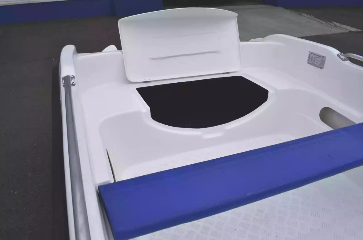 Стеклопластиковая лодка Пингвин New (тримаран) в Иркутске