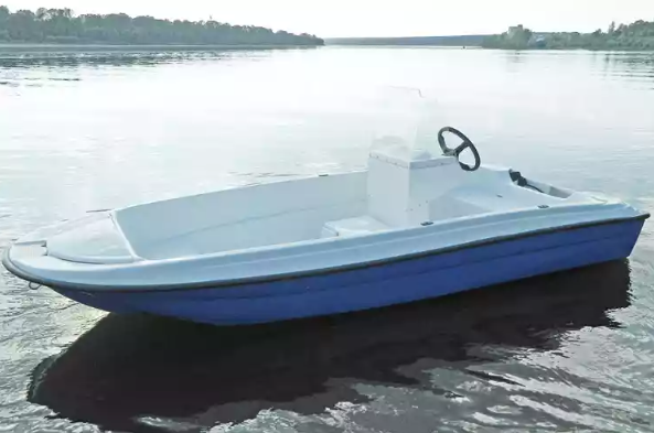 Стеклопластиковая лодка Пингвин с консолью (тримаран) в Иркутске