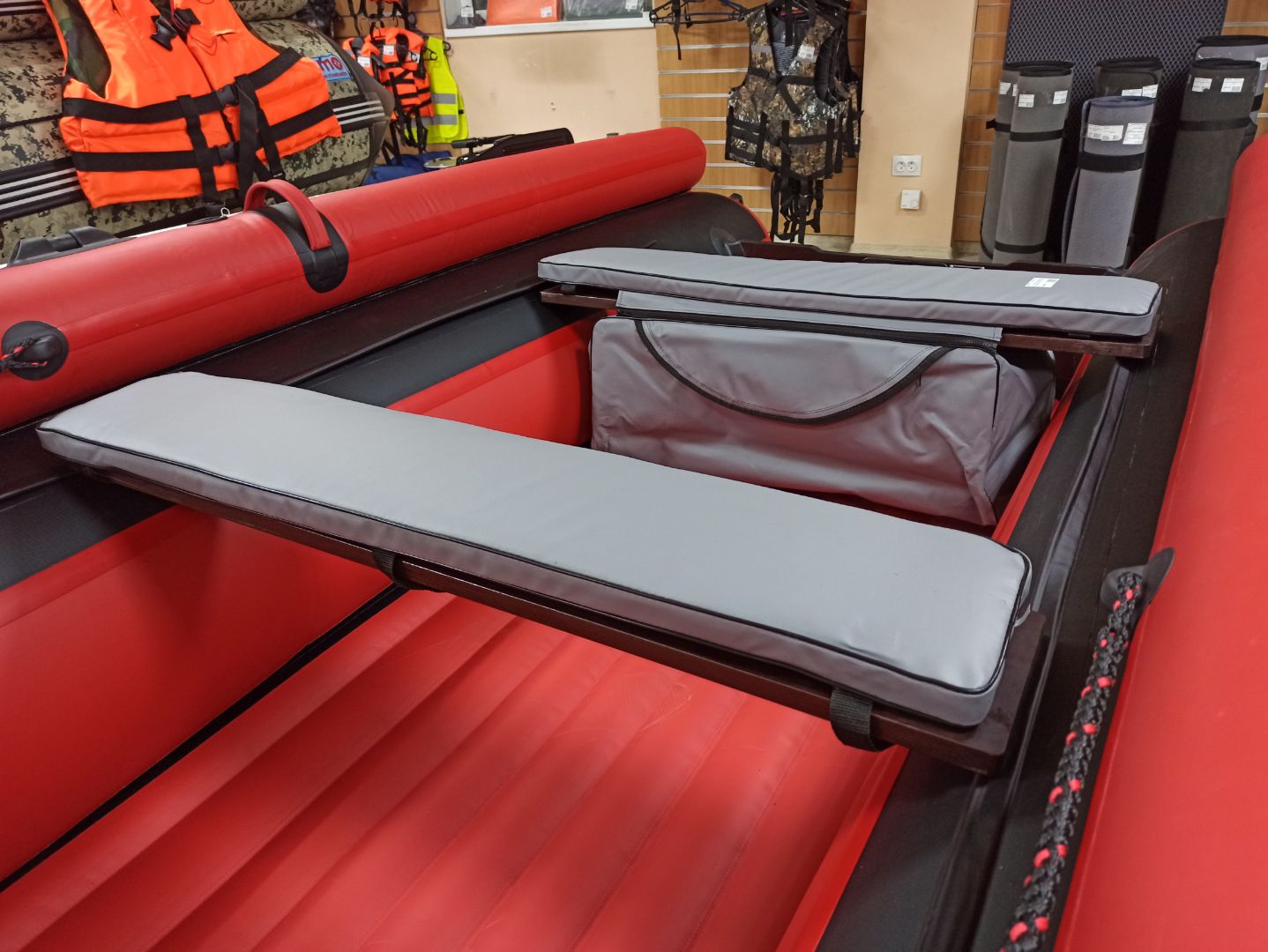 КОМПЛЕКТ МЯГКИХ НАКЛАДОК С СУМКОЙ ДЛЯ ЛОДОК 90Х20 СЕРЫЙ в Иркутске