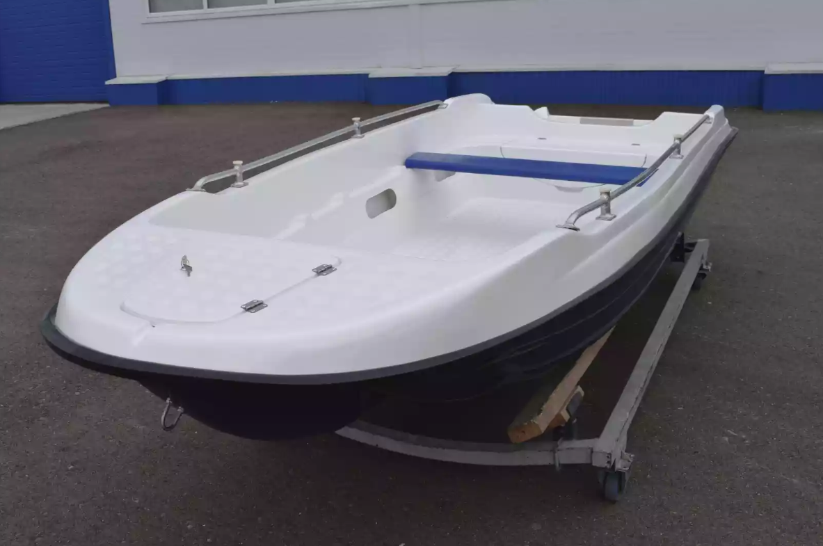 Стеклопластиковая лодка Пингвин New (тримаран) в Иркутске