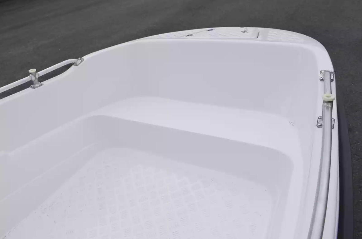 Стеклопластиковая лодка Пингвин New (тримаран) в Иркутске