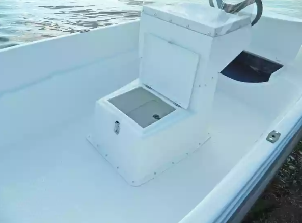 Стеклопластиковая лодка Пингвин с консолью (тримаран) в Иркутске