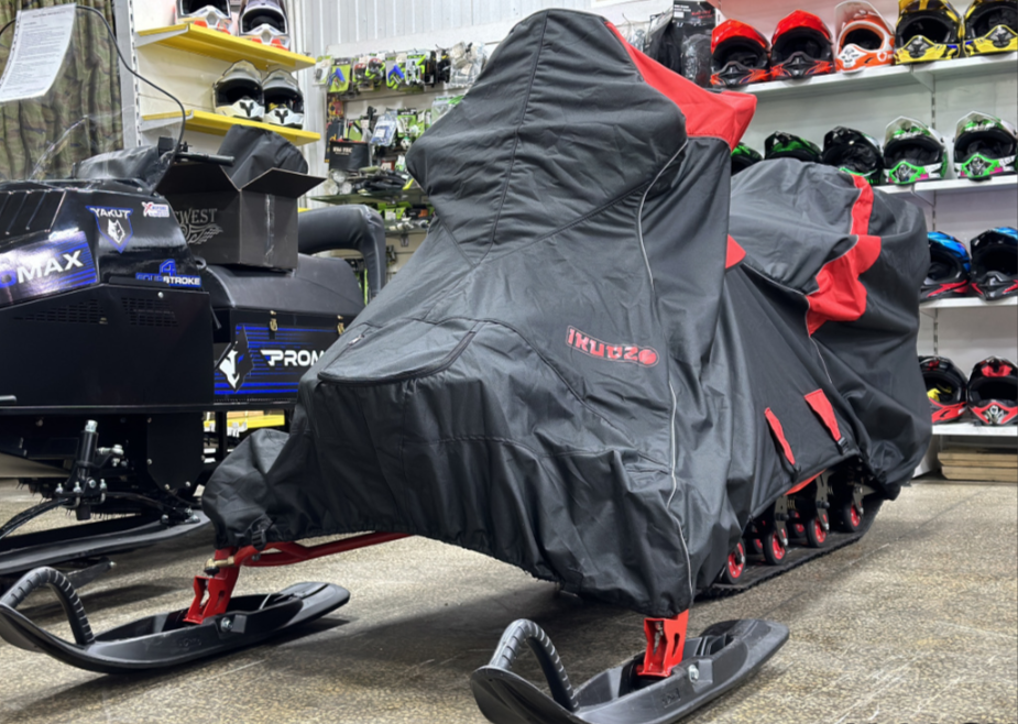 Чехол транспорт. снегохода IKUDZO HUNTER черно-красный Оксфорд ПРЕМИУМ качества с лого IKUDZO в Иркутске