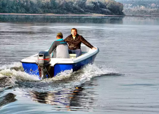 Стеклопластиковая лодка Wyatboat 430 тримаран в Иркутске