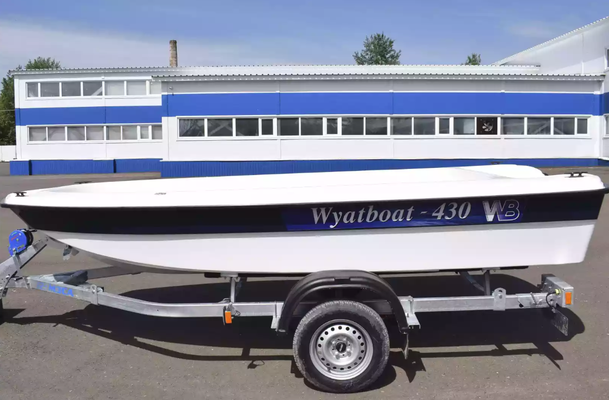 Стеклопластиковая лодка Wyatboat 430 тримаран в Иркутске