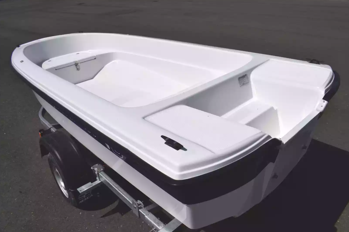 Стеклопластиковая лодка Wyatboat 430 тримаран в Иркутске